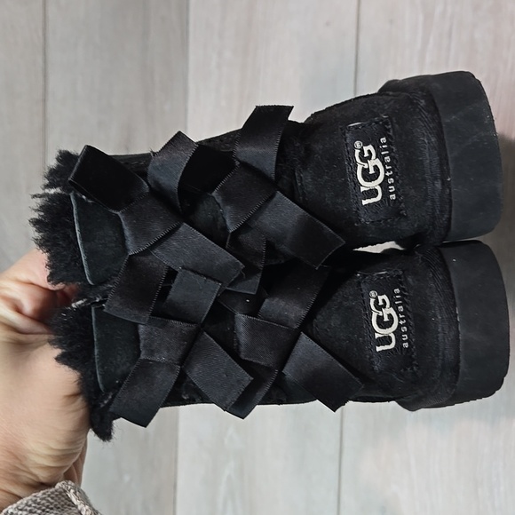 Ugg Australia Women 3280T Bow Back Leather sheepskin boots shoes sz 6 toddler - Picture 5 of 11